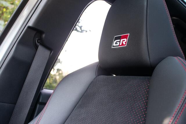 Toyota YARIS 1.5 Hybrid 130 GR Sport - Pano dak | Ad. Cruise | Stoelverw. | Cam | Nav