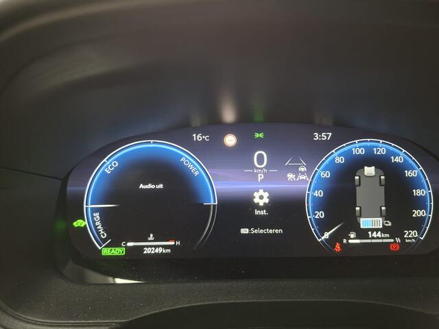 Toyota YARIS Cross 1.5 Hybrid 130 Executive demo | Half Leer