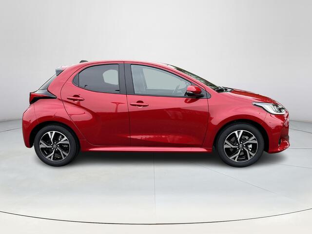 Toyota YARIS 1.5 Hybrid 115 Dynamic | Emotional Red | Comfort Pack | Nieuw uit voorraad leverbaar |