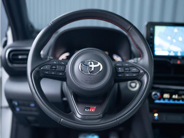 Toyota YARIS Cross 1.5 Hybrid GR Sport | Panodak | Elk. A-klep | JBL | Blind Spot | Head Up | Prijs Rijklaar!!