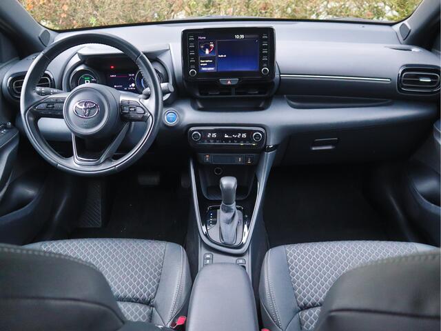 Toyota YARIS 1.5 Hybrid Dynamic | Navigatie | Camera | Stoelverwarming | Carplay | All-Seasons | Tot 10jr. garantie |