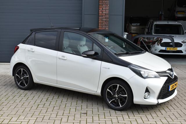 Toyota YARIS HYBRID BI-TONE Plus