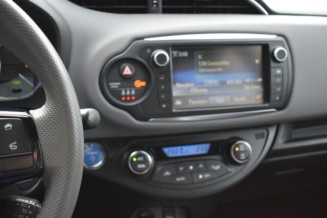 Toyota YARIS HYBRID BI-TONE Plus