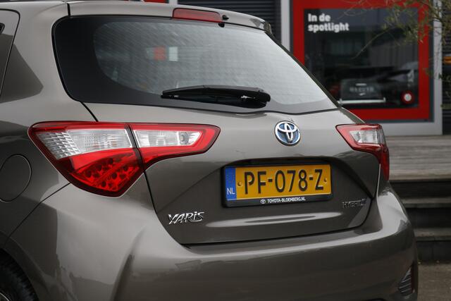Toyota YARIS 1.5 Hybrid Executive | trekhaak | Navi | Bluetooth | LM velgen |