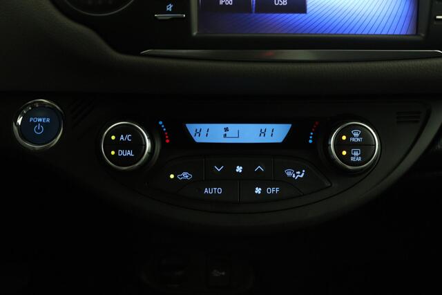 Toyota YARIS 1.5 Hybrid Premium | Bi-Tone | Climate control | Cruise control | Keyless |