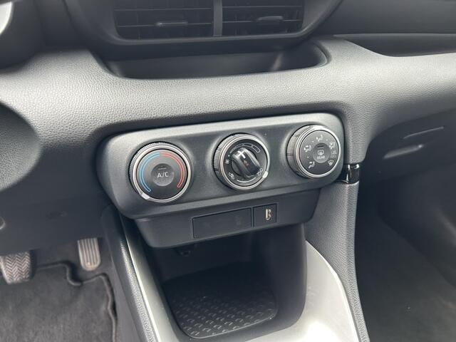 Toyota YARIS 1.5 VVT-i DYNAMIC / LED / CRUISE / CARPLAY / RIJKLAAR
