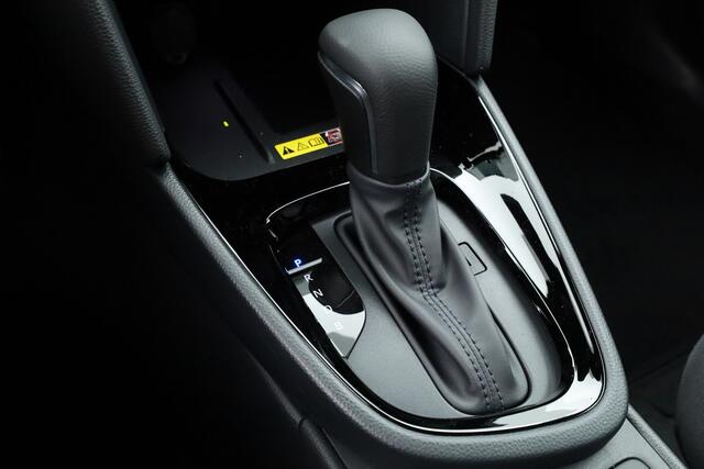 Toyota YARIS Cross 1.5 Hybrid 130 Teamplayer | Forest Green | Winter Pack | Safety Pack | Navi | Adapt. Cruise | Keyless | Camera