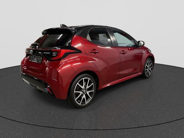 Toyota YARIS 1.5 Hybrid Executive Bi Tone | Rijklaar | Blindspot | Sensoren | HUD | 17 "