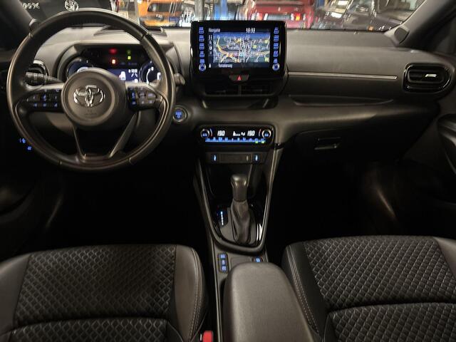 Toyota YARIS 1.5 Hybrid Executive Bi Tone | Rijklaar | Blindspot | Sensoren | HUD | 17 "