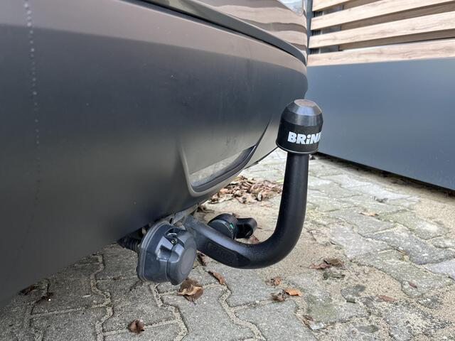 Toyota YARIS 1.5 Hybrid Dynamic Trekhaak / All Season Banden