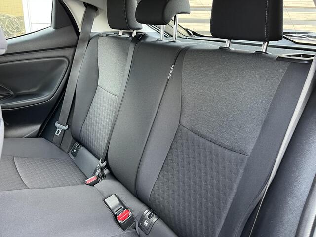 Toyota YARIS 1.5 Hybrid Dynamic Trekhaak / All Season Banden