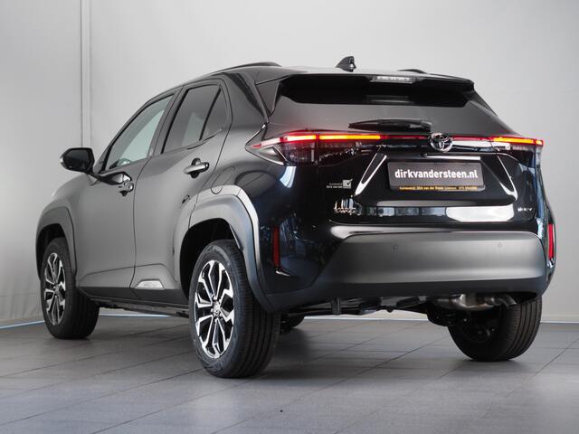 Toyota YARIS Cross 1.5 Hybrid 130 Executive/ Teamplayer | Dodehoekdetectie | Parkeersensoren Voor en Achter | Stuurwiel- En Stoelverwarming | Botsherkenning | Grootlichtassistent