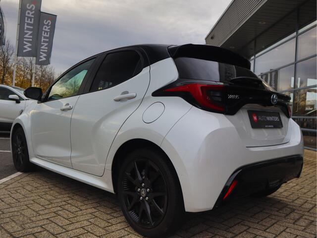 Toyota YARIS 1.5 Hybrid Executive Black&White | Stoelverwarming | Cruise Control | Carplay | Camera | Tot 10Jr. Garantie |