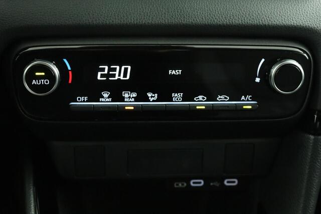 Toyota YARIS 1.5 Hybrid 115 First Edition