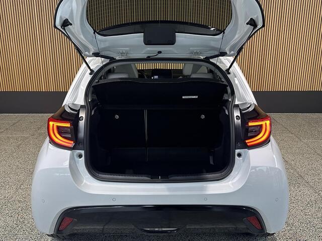 Toyota YARIS 1.5 Hybrid Executive Panodak | JBL | Head-Up display