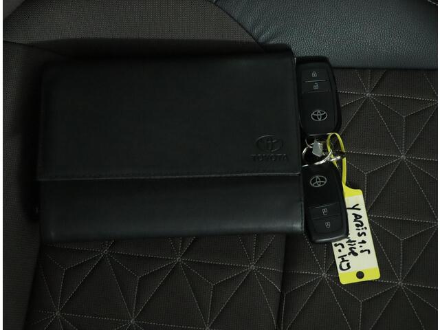 Toyota YARIS Cross 1.5 Hybrid Executive | Stoelverwarming | Half lederen bekleding | ACC |