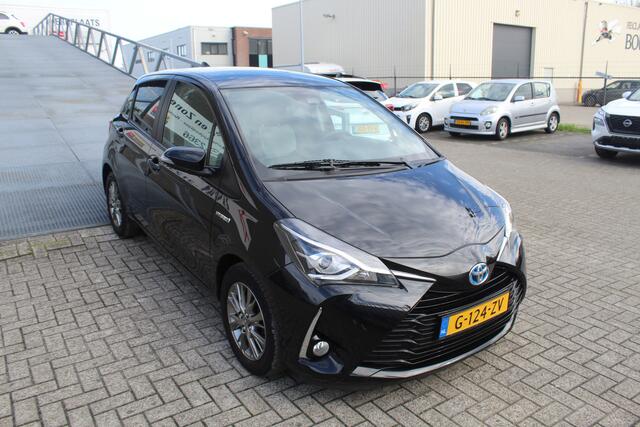 Toyota YARIS 1.5 Hybrid Dynamic /Automaat/Orig.NL auto/Achteruitrijcamera/Climate control/Cruise control/Keyless/Navi by app/Privacy glass/Mistlampen/Licht metalen velgen