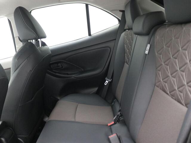 Toyota YARIS Cross 1.5 Hybrid Executive / Trekhaak Afneembaar / 100% onderhouden / NL Auto / HUD / Stoelverwarming / Cruise Adaptief / Achteruitrijcamera / Apple Carplay / JBL Soundsystem /