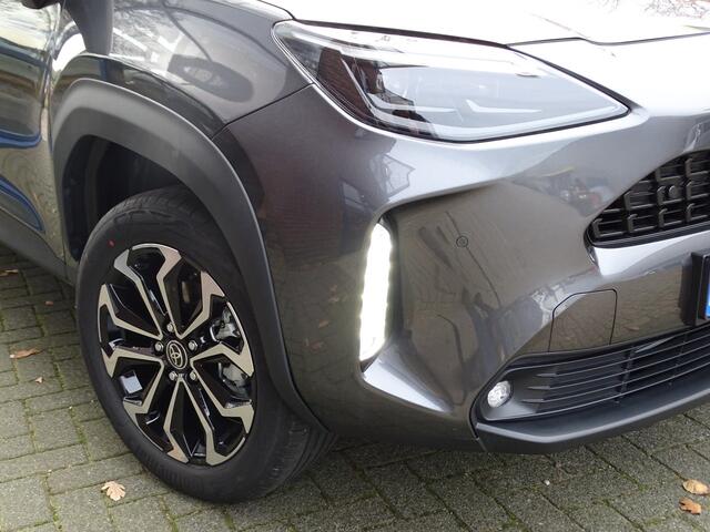 Toyota YARIS Cross 1.5 Hybrid 130 Dynamic Comfort /Safety PAKKET ASH GREY EN NIGHT SKY BLACK MET