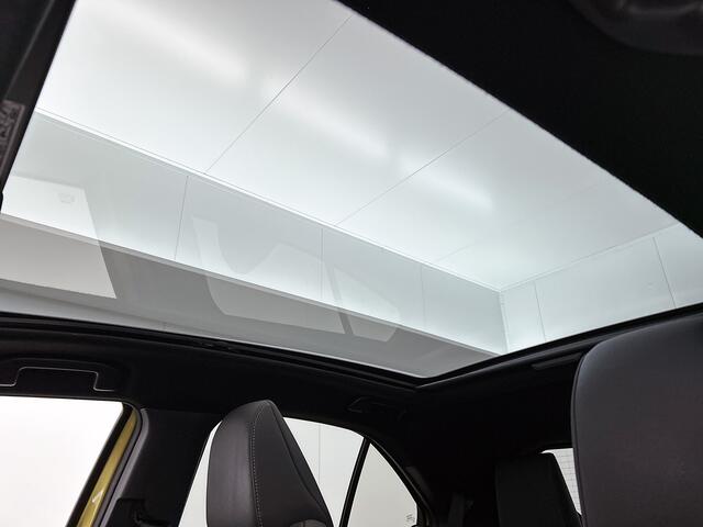 Toyota YARIS Cross 1.5 Hybrid Adventure | BTW voertuig | Lederenbekleding | Panorama dak | Stoelverwarming |