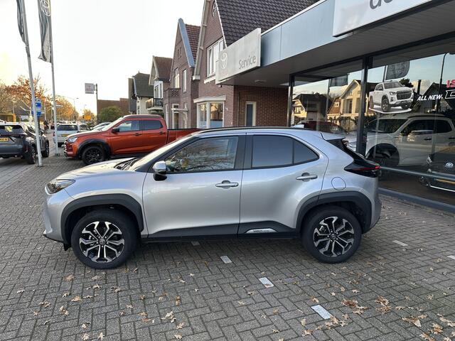 Toyota YARIS Cross 1.5 Hybrid 130pk Dynamic Comfort dodehoekdetectie / stoelverwarming / stuurwielverwarming / parkeersensoren voor + achter / Navigatie / Apple Carplay / Android Auto / parkeercamera / 10 jaar garantie / rijklaarprijs