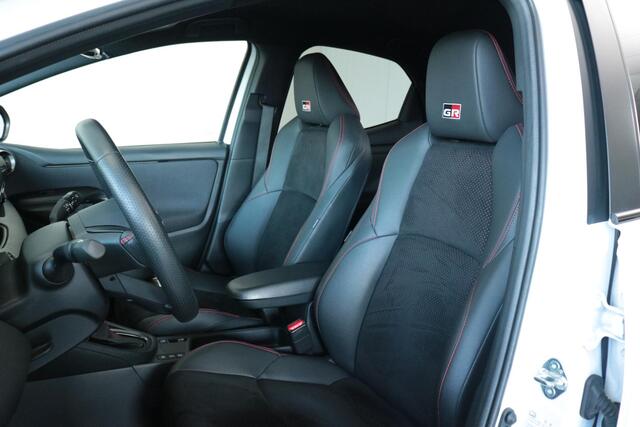 Toyota YARIS 1.5 Hybrid GR Sport, Parkeersensoren, Stuur & Stoelverwarming!