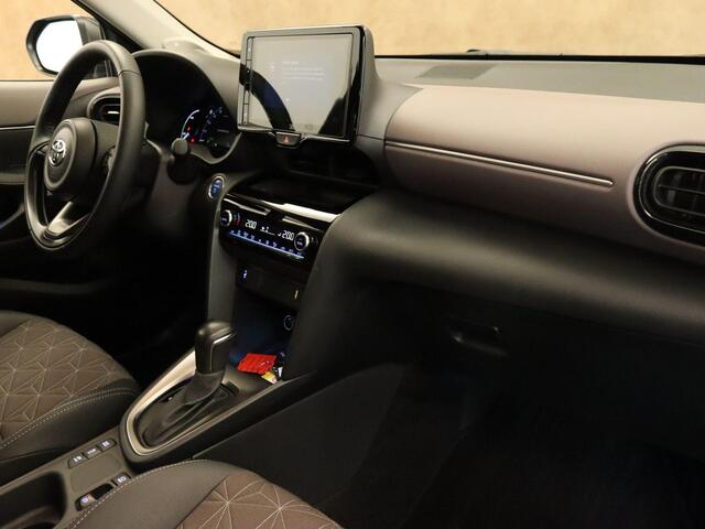 Toyota YARIS Cross 1.5 Hybrid Executive - TREKHAAK 750KG GEREMD TREKGEWICHT - HEAD-UP DISPLAY - JBL GELUIDSINSTALLATIE - PARKEERSENSOREN VOOR EN ACHTER - DODEHOEK DETECTIE - ELEKTRISCHE ACHTERKLEP - VOORRUIT, STUUR EN STOEL VERWARMING - DRAADLOZE TELEFOONLADER - NAVI