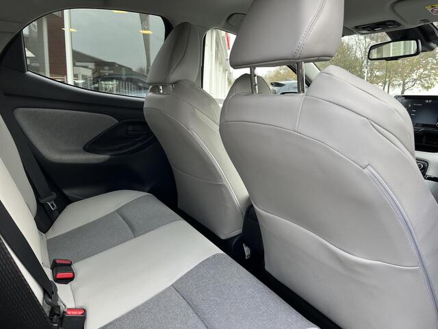 Toyota YARIS 1.5 Hybrid Executive | Bi-Tone | Stoelverwarming | Apple Carplay/Android Auto | Keyless Entry