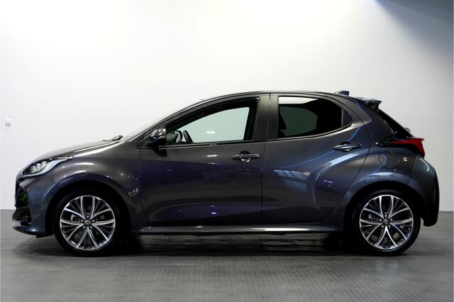 Toyota YARIS 1.5 Hybrid 130 Executive Aut. PANORAMADAK + JBL AUDIO + NAVIGATIE GROOT SCHERM + HEAD-UP + ADAPT.CRUISE + LED-KOPLAMPEN + CAMERA + DODEHOEK MELDING + LANE ASSIST + STOEL-&STUURVERWARMING + PARKSENSOREN V&A + 17" LM-VELGEN!!