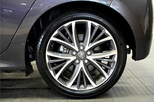 Toyota YARIS 1.5 Hybrid 130 Executive Aut. PANORAMADAK + JBL AUDIO + NAVIGATIE GROOT SCHERM + HEAD-UP + ADAPT.CRUISE + LED-KOPLAMPEN + CAMERA + DODEHOEK MELDING + LANE ASSIST + STOEL-&STUURVERWARMING + PARKSENSOREN V&A + 17" LM-VELGEN!!