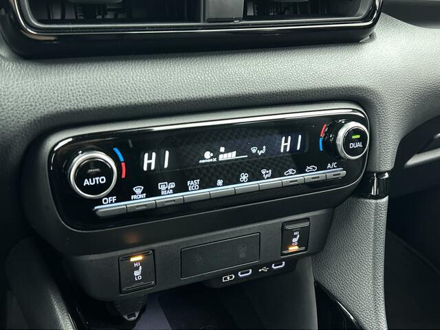 Toyota YARIS 1.5 Hybrid 130 Executive | JBL | Head-Up Display | Dodehoekdetectie | JBL | Sensoren V+A | Stuur + Stoelverwarming |