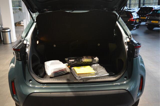 Toyota YARIS Cross 1.5 Hybrid 130 Team Player carplay camera cruise 17 inch !!