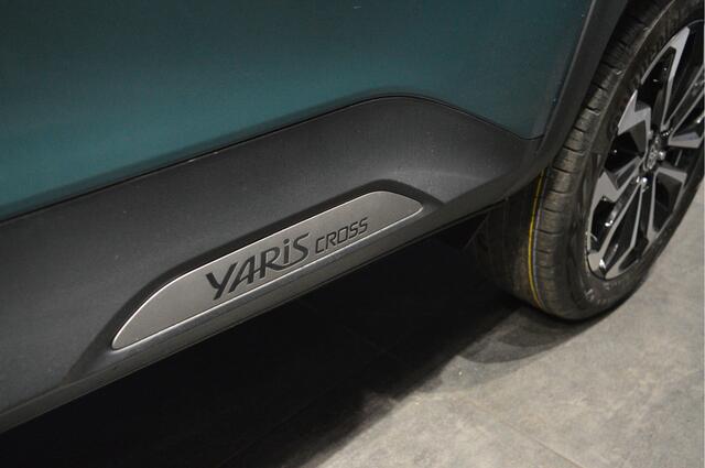 Toyota YARIS Cross 1.5 Hybrid 130 Team Player carplay camera cruise 17 inch !!