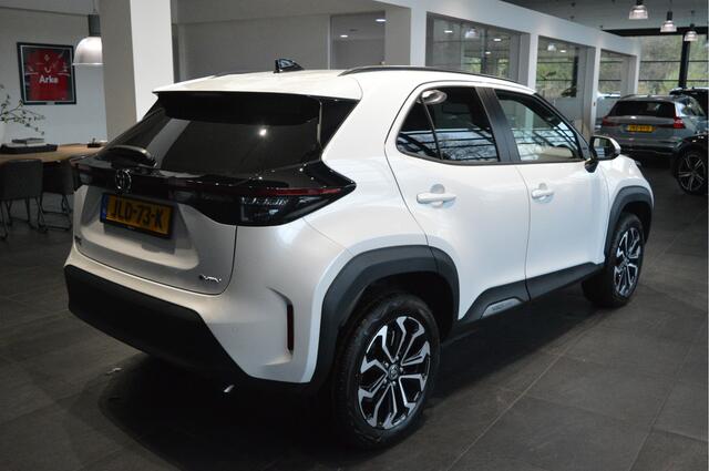 Toyota YARIS Cross 1.5 Hybrid 130 Team Player carplay camera cruise 17 inch !!