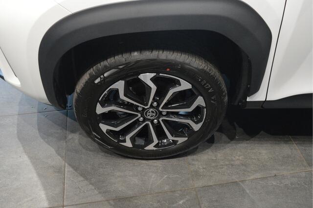 Toyota YARIS Cross 1.5 Hybrid 130 Team Player carplay camera cruise 17 inch !!