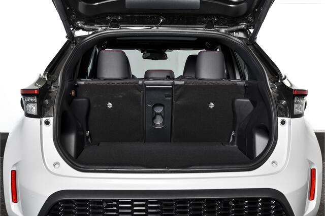 Toyota YARIS Cross 1.5 Hybrid 130 GR Sport - Automaat (Nieuw model) | Pano | Head-up Disp. | Dig.Cockpit | Adapt.Cruise | Stoel+Stuurverw. | 360 Camera | PDC | NAV + App.Connect (Draadloos) | JBL | ECC | LM 18" | 9057