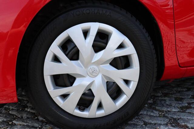 Toyota YARIS 1.5 Hybrid Active, Trekhaak, Parkeercamera Bluetooth, Safety Sense, Dubbele Airco, Cruise Control