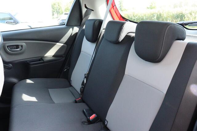 Toyota YARIS 1.5 Hybrid Active, Trekhaak, Parkeercamera Bluetooth, Safety Sense, Dubbele Airco, Cruise Control