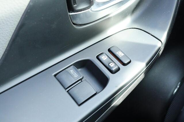 Toyota YARIS 1.5 Hybrid Active, Trekhaak, Parkeercamera Bluetooth, Safety Sense, Dubbele Airco, Cruise Control