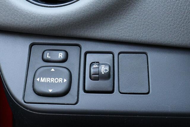 Toyota YARIS 1.5 Hybrid Active, Trekhaak, Parkeercamera Bluetooth, Safety Sense, Dubbele Airco, Cruise Control