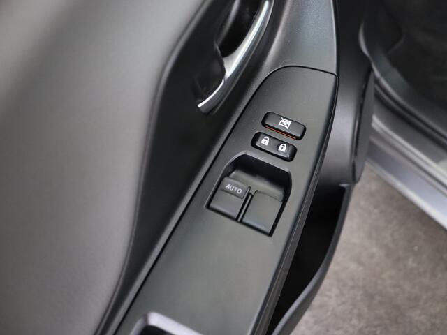 Toyota YARIS 1.5 VVT-i Dynamic Automaat | BTW voertuig | Achteruitrijcamera | Lichtmetalen velgen |