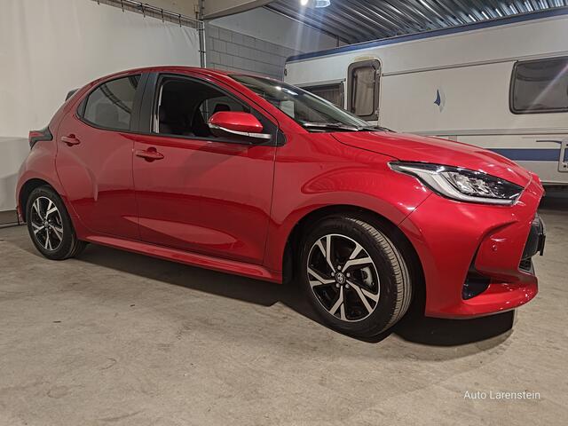 Toyota YARIS 1.5 Hybrid 116pk First Style Edition 5 Drs Carplay / A.Camera / Dodehoek / Adapt.Cruise C. Winter Pack / 16 INCH LM Velgen