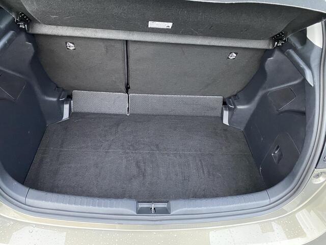 Toyota YARIS 1.5 Hybrid 115 First Edition Navigatie Apple CarPlay/Android Auto, achteruitrij camera, adaptieve cruise control, keyless, NL auto!