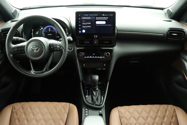 Toyota YARIS Cross 1.5 Hybrid 115 Dynamic | DEMOVOORDEEL | ADG Edition | Exclusief Lederen Interieur | 18" Lichtmetalen velgen | Stoel- en Stuurwielverwarming | Unieke uitvoering |