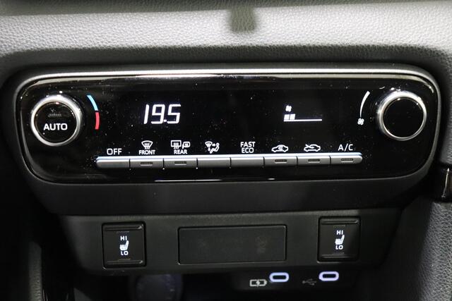 Toyota YARIS 1.5 Hybrid 115 Dynamic, ¤1000,- Inruilpremie, BSM, Sensoren, Stuur & Stoelverwarming!