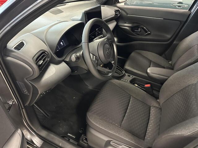 Toyota YARIS Cross 1.5 Hybrid 115 Dynamic NIEUW! Direct leverbaar! ¤ 1000,- inruilpremie Comfortpack, Parkeersensoren Voor+Achter, Stoel/stuurverwarming