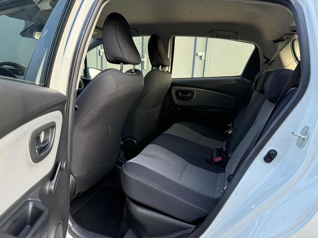 Toyota YARIS 1.5 Hybrid Trend / Achteruitrijcamera / Cruise Control / Navigatie / Bluetooth / Airco / NAP Logisch