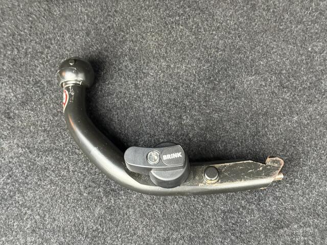 Toyota YARIS 1.5 Hybrid Bi-Tone Plus / Trekhaak / Panorama / Achteruitrij Camera / Cruise / Navigatie /