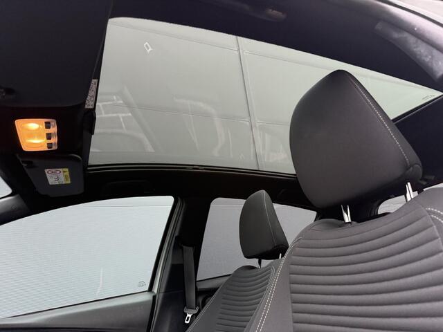 Toyota YARIS 1.5 Hybrid Bi-Tone Plus / Trekhaak / Panorama / Achteruitrij Camera / Cruise / Navigatie /