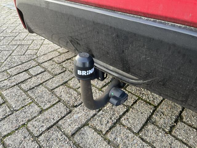 Toyota YARIS 1.5 Hybrid Executive *NL auto met trekhaak!*